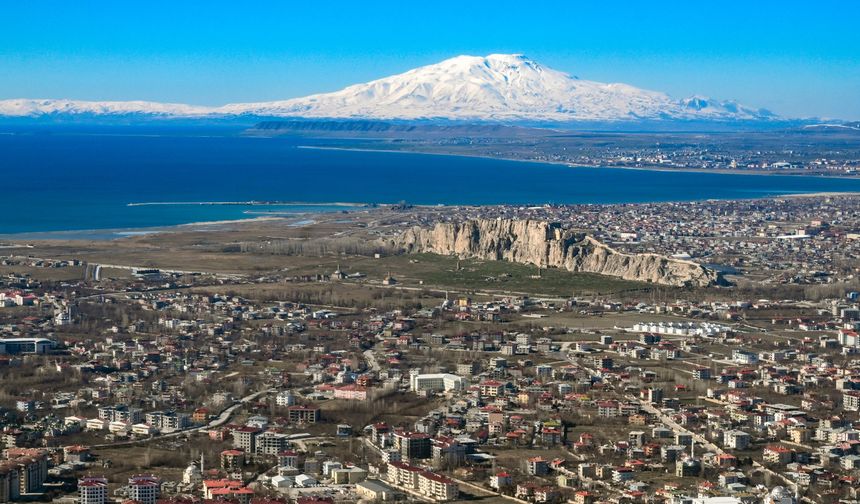 Van'da Kış Turizmi: Beyaz Örtünün Altındaki Saklı Hazine