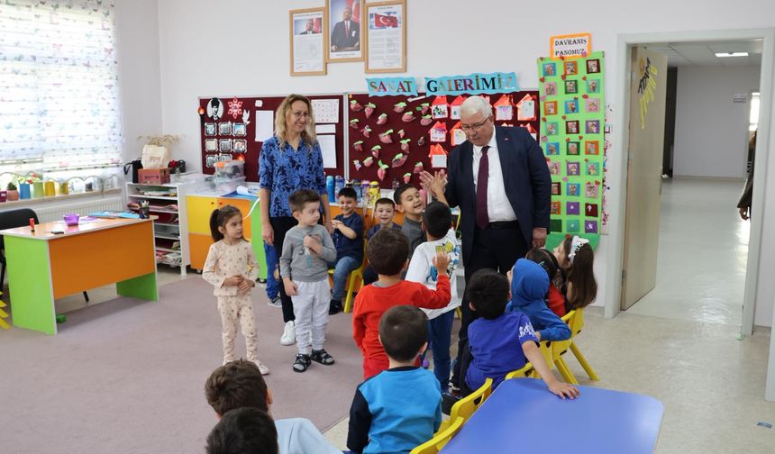 İl Müdürü Yazıcı, Minik Öğrencilerin Heyecanına Ortak Oldu