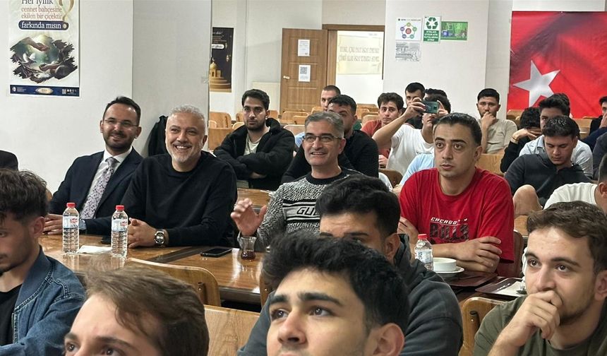 İl Müdürü Keskin, Gençlerle Yurtta Milli Maç İzledi