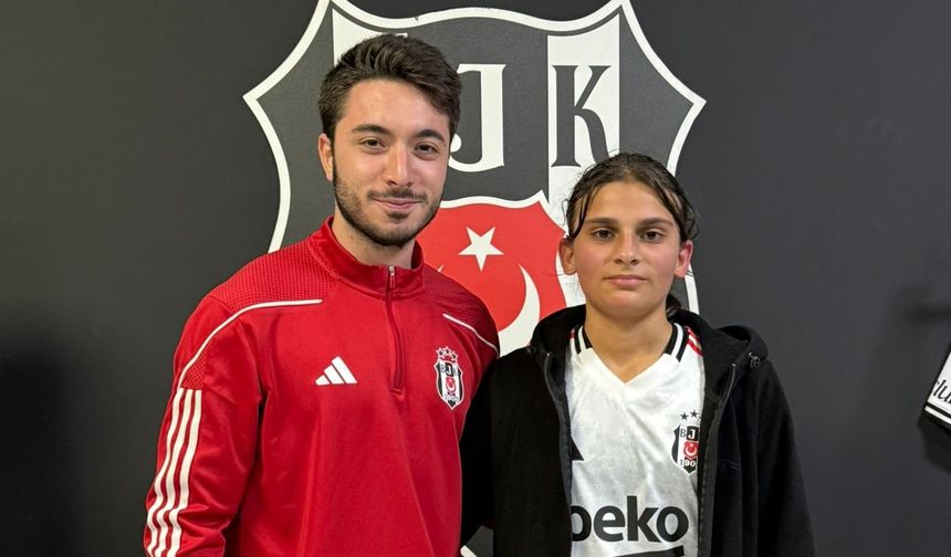 Nevşehirli Ecrin Beşiktaş Kadın Futbol Takımı Antrenmanlarında