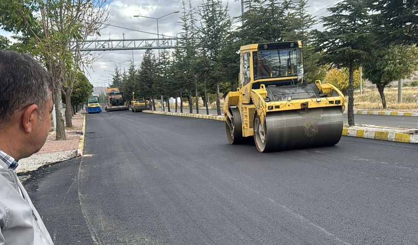 Acıgöl’de Sıcak Asfalt Çalışmaları Hız Kesmeden Devam Ediyor