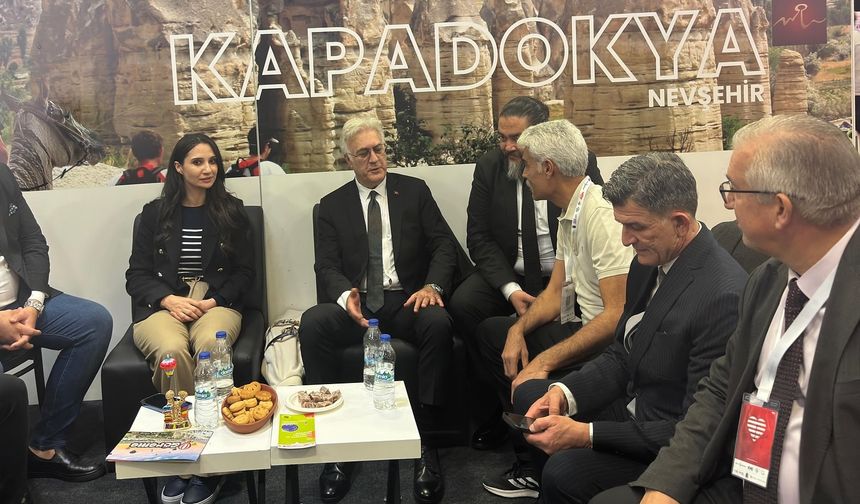 Tamer Karadağlı, Antalya'da Kapadokya Standını Ziyaret Etti