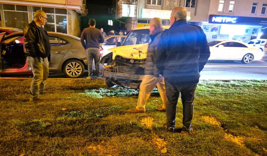 Nevşehir’de Hafif Ticari Araç Otomobile Arkadan Çarptı