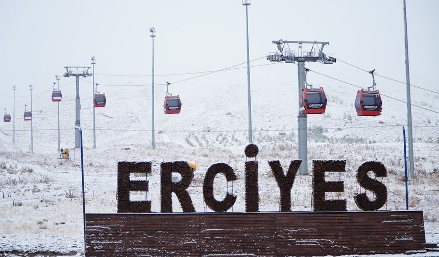 Sezon Kapıyı Çaldı: Erciyes’te Kar Eteklere Kadar İndi