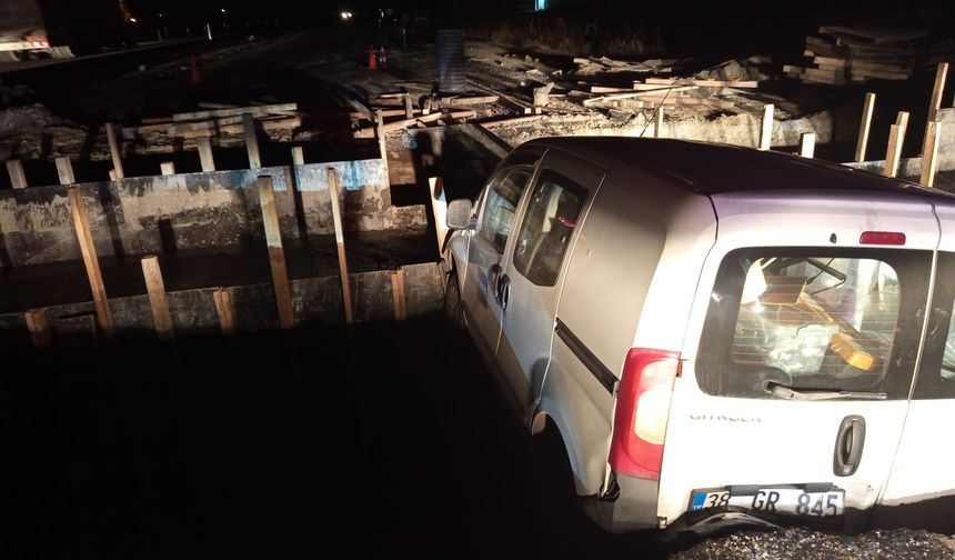 Nevşehir'de Araç Menfez İnşaatına Uçtu: 2 Yaralı