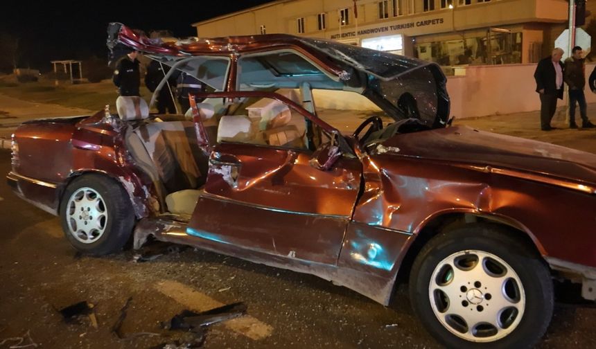 Nevşehir’de Tur Otobüsü ile Otomobil Çarpıştı: 2 Ölü, 3 Yaralı