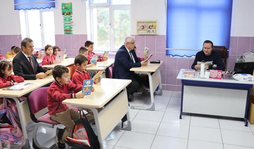 Rauf Nail Akman İlkokulunda Kitaplara Göz Değdi