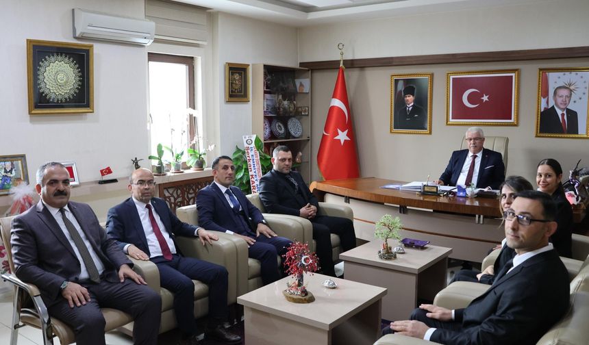 Nevşehir'de Öğretmenlerden, İl Millî Eğitim Müdürü Yazıcı’ya Öğretmenler Günü Ziyareti