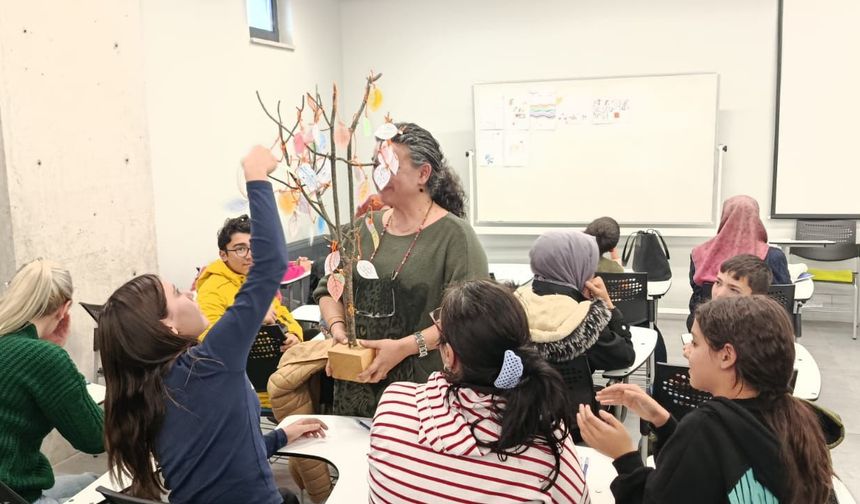 Nevşehir'de ‘Sevgiyi Besle, Umudu Kesme’ Projesi Gerçekleştirildi