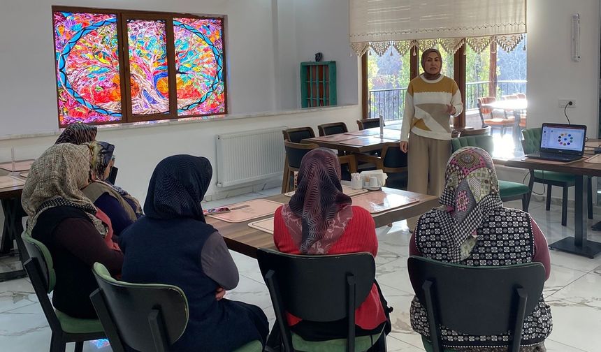 Nevşehir’de Sıfır Atık Bilinci Artıyor: Yapaneller Nar Kadın Kooperatifine Eğitim Verildi