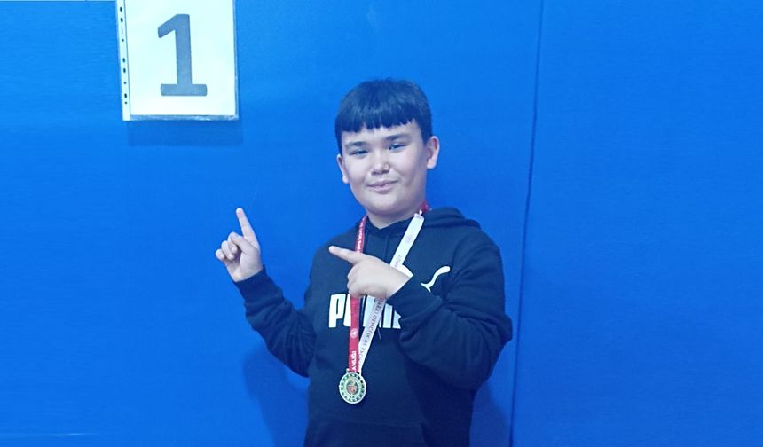 Nevşehir’de 10 Kasım Satranç Turnuvasının Şampiyonu Alper Tuna Öz Oldu