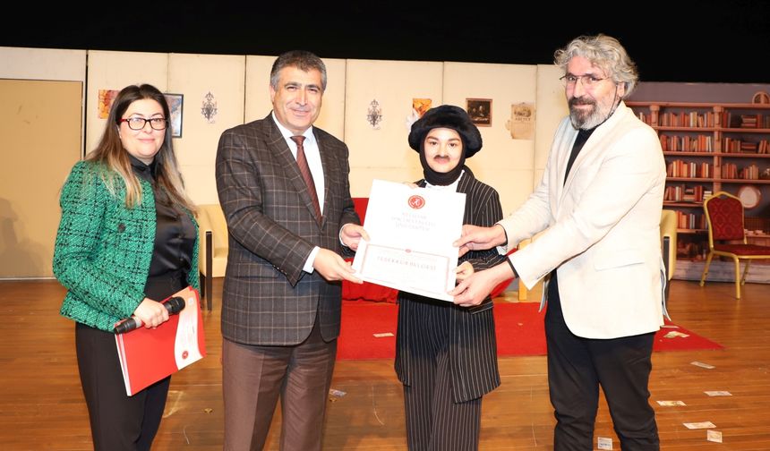 NEVÜ Türkçe Eğitimi Öğrencileri Tiyatro Serisini “Cimri” ile Tamamladı