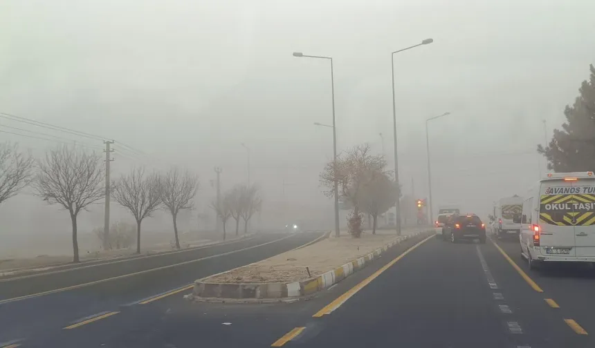 Nevşehir’de Gece Başlayan Sis Sabah da Etkisini Sürdürdü