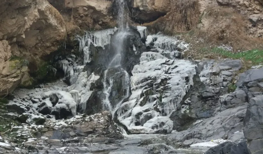 Nevşehir’in Saklı Cenneti: Nar’daki Kadirah Şelalesi Görenleri Büyülüyor
