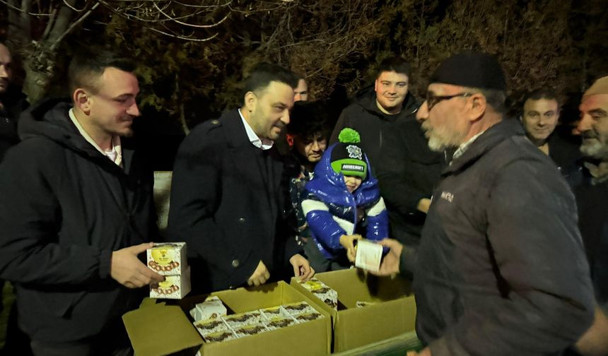 Başkan Aygün, Minik Oğlu Furkan’la Basansarnıç’ta Kandil Sevincini Paylaştı