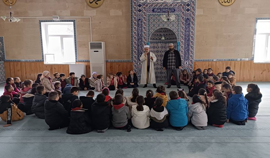 Nevşehirli Minik Öğrenciler Camiyi Yakından Tanıdı