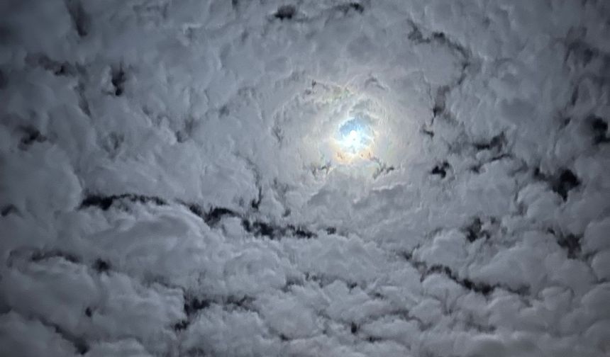 Kapadokya'da Soğuk Süper Ay Göz Kamaştırdı