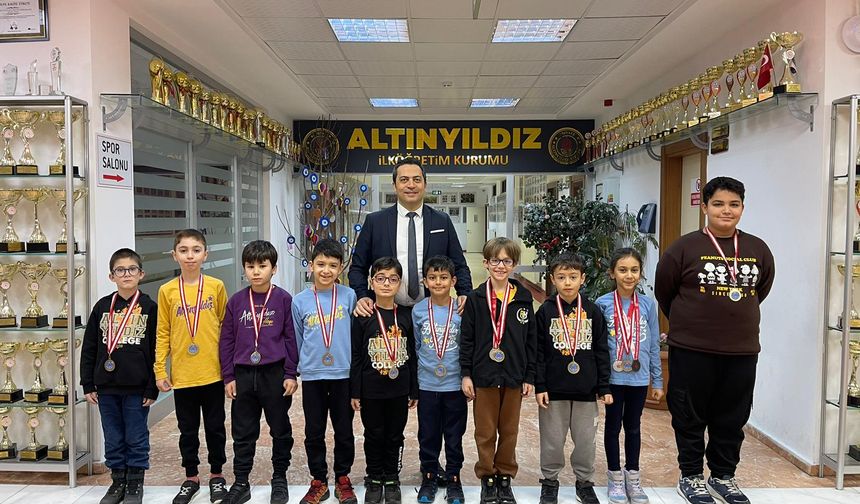 Satrançta Dereceler Altınyıldızın