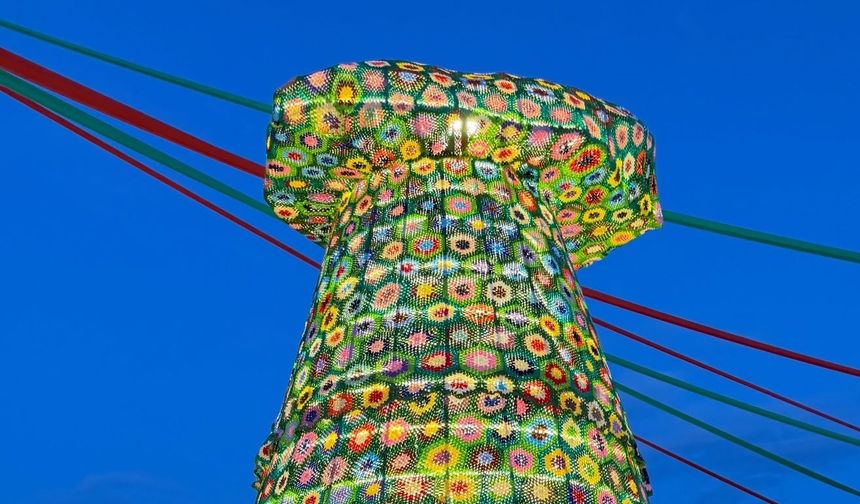 Ürgüp’te Peribacasına Örgü Mont Giydirildi