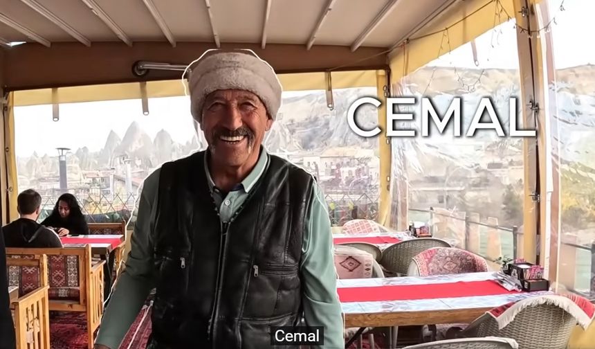 10 Dil Bilen Cemal Kapadokya’da Turistlerin İlgi Odağı