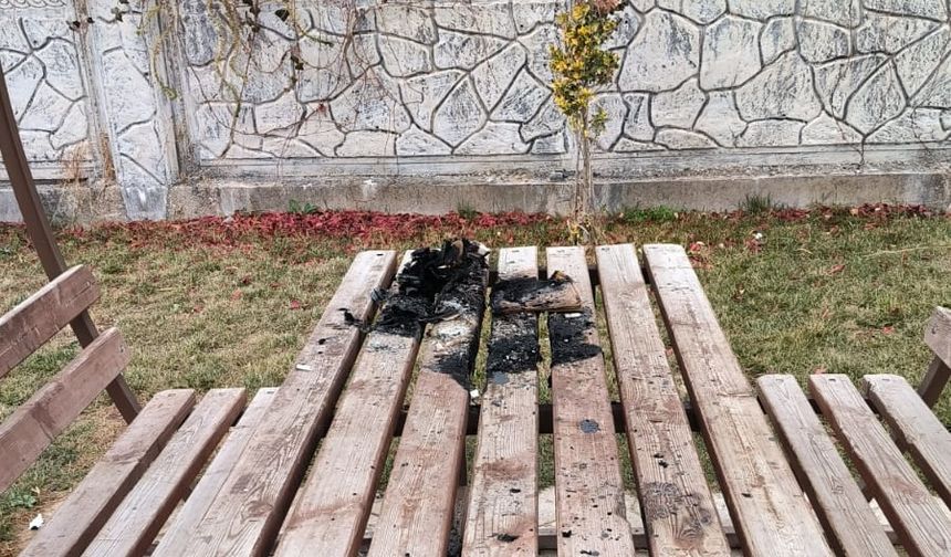 Nevşehir’de Parkta Ateş Yakan Magandalara Tepki