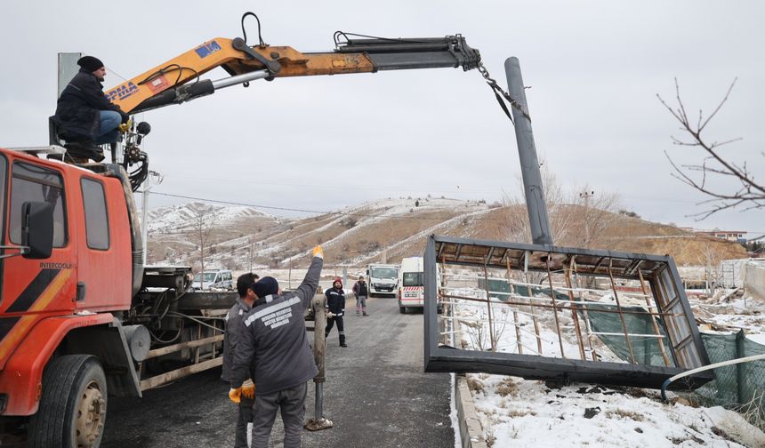 Nevşehir’de Sahipsiz Totem ve Levhalar Kaldırılıyor