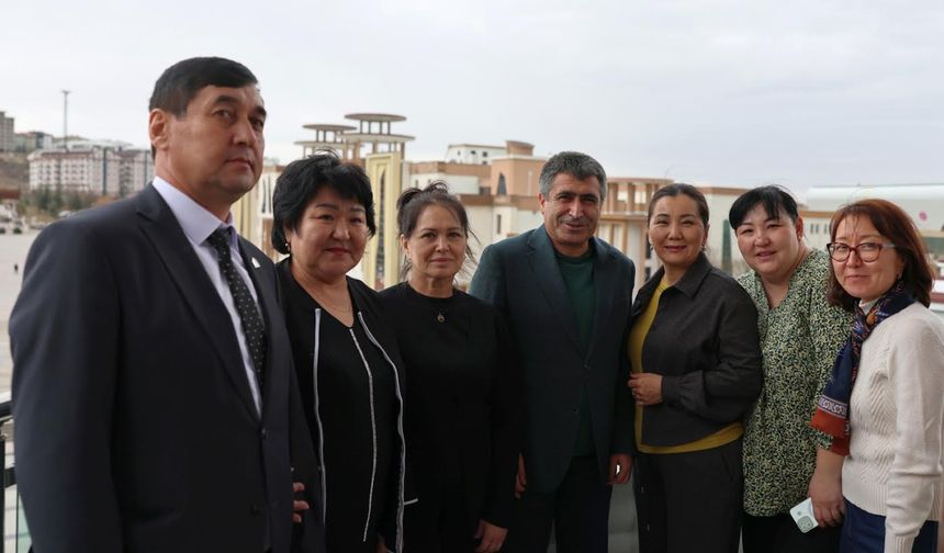 Türk-Kazak Üniversitesi Heyeti NEVÜ’de