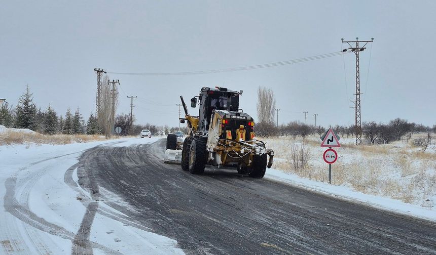 Nevşehir’de Karla Mücadele 7/24 Sürüyor: İl Özel İdaresi Ekipleri Teyakkuzda