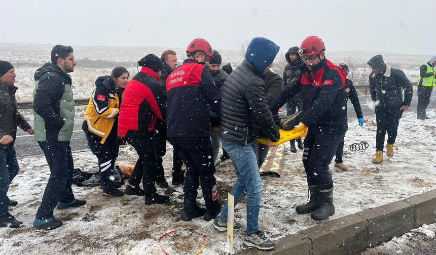 Ürgüp’te Trafik Kazası: Devrilen Otomobilde 3 Kişi Yaralandı