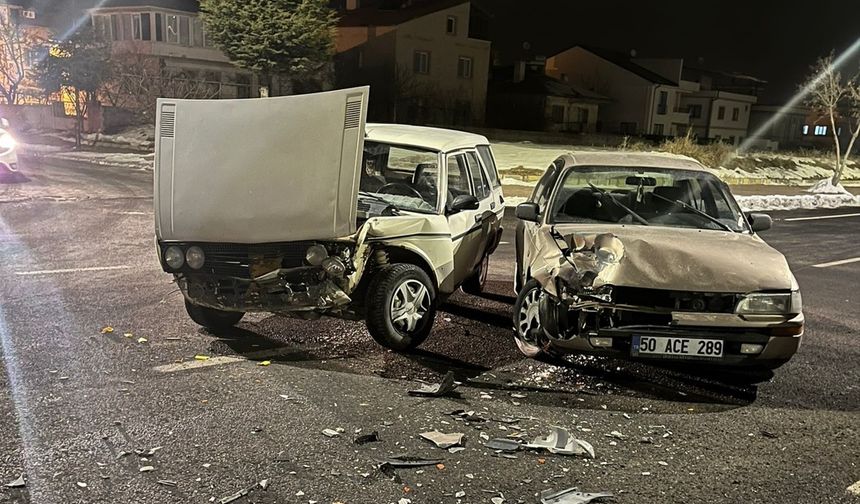 Nevşehir Uçhisar’da Trafik Kazası: İki Otomobil Çarpıştı