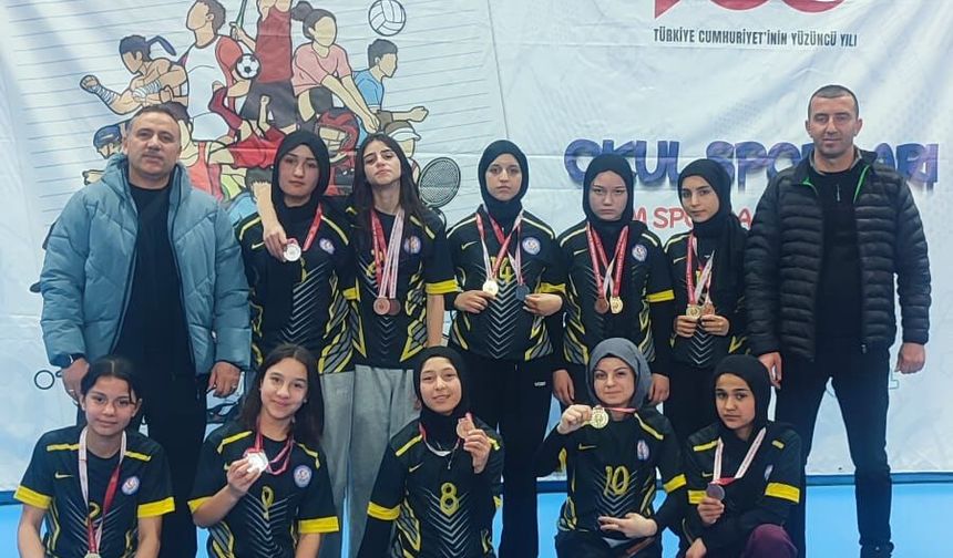 Bilek Güreşinde Nevşehir Atatürk Ortaokulu Farkı