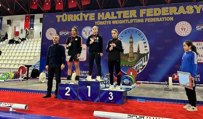 Nevşehir Halter Tarihine Geçti