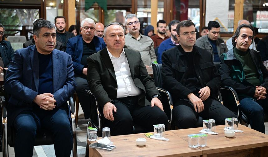 Nevşehir’de “Batı Düşerken” Konferansı