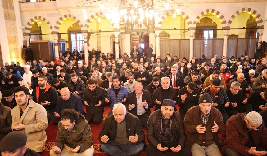 Nevşehir'de deprem şehitleri için dua edildi