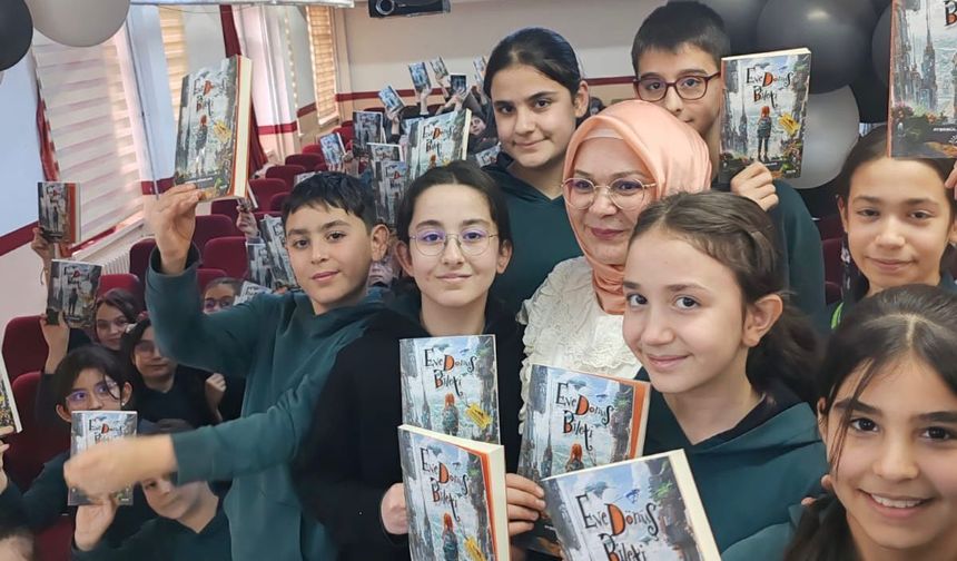 Nevşehir'de Yazar Ayşegül Sözen Dağ Öğrencilerle Buluştu