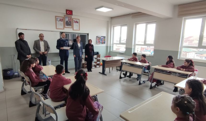 Mektup Yazdılar, Komutanlar Okullarına Geldi