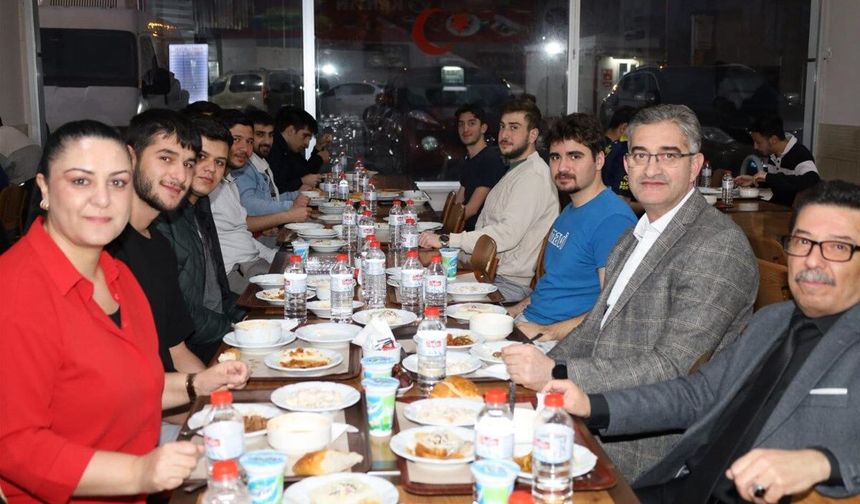 Nevşehir’de İl Müdürü Keskin, Hacı Bektaş-ı Veli Öğrenci Yurdunda Gençlerle İftar Yaptı