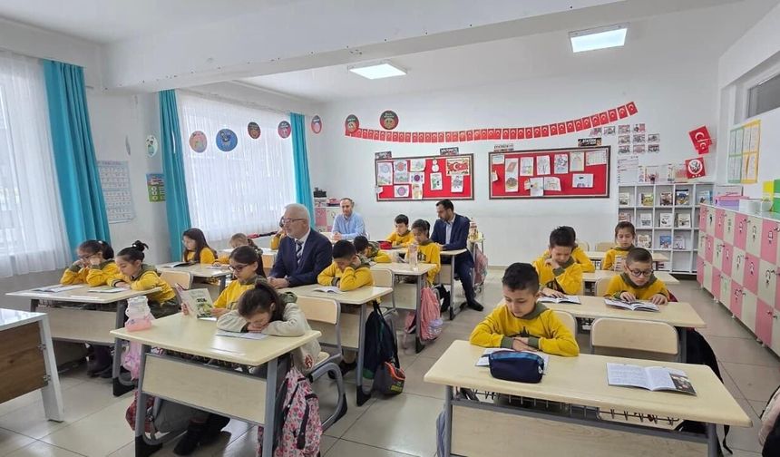 Hacı Asım Atabilen İlkokulu’nda “Kitaplara Göz Değsin” Etkinliği