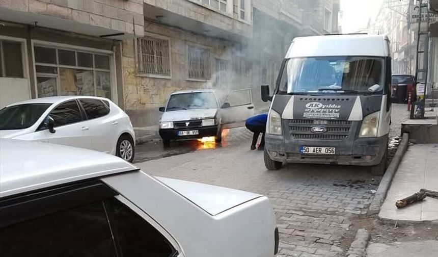 Nevşehir'de park halindeki otomobil yandı