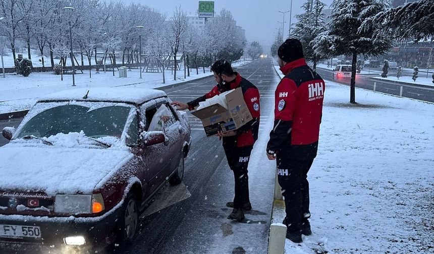 İHH Nevşehir Yolda Kalanları Unutmadı