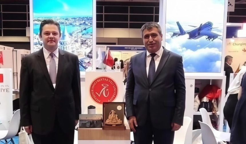 Hong Kong Başkonsolosu Evcin’den NEVÜ’nün APAIE 2026 Standına Ziyaret