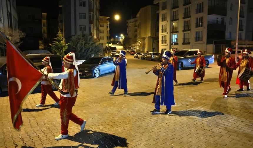 Nevşehir sokaklarında mehteranlı sahur geleneği