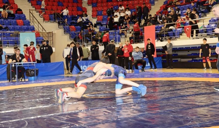 Nevşehirli Güreşçiler Niğde’de Dereceye Girerek Gururlandırdı