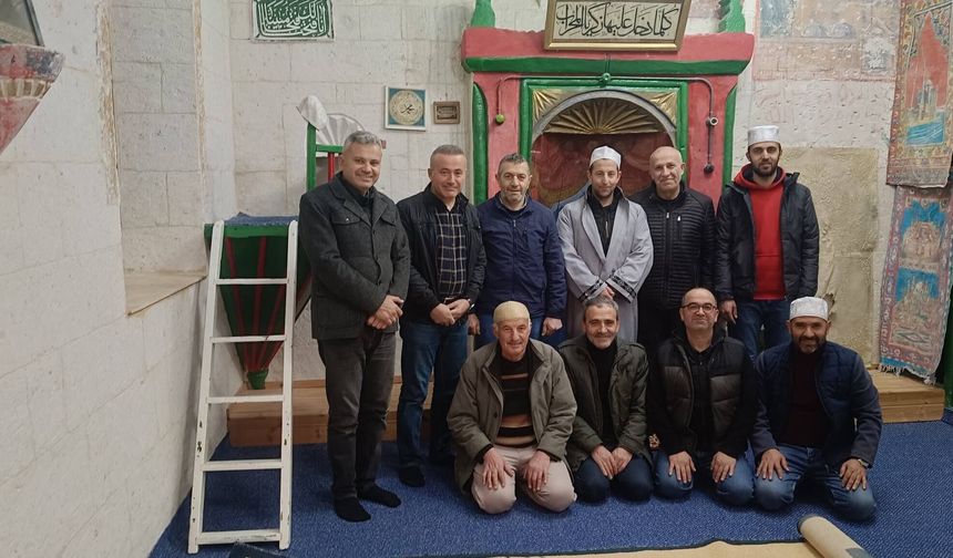 İbrahimpaşa’da tarihi camide teravih namazı