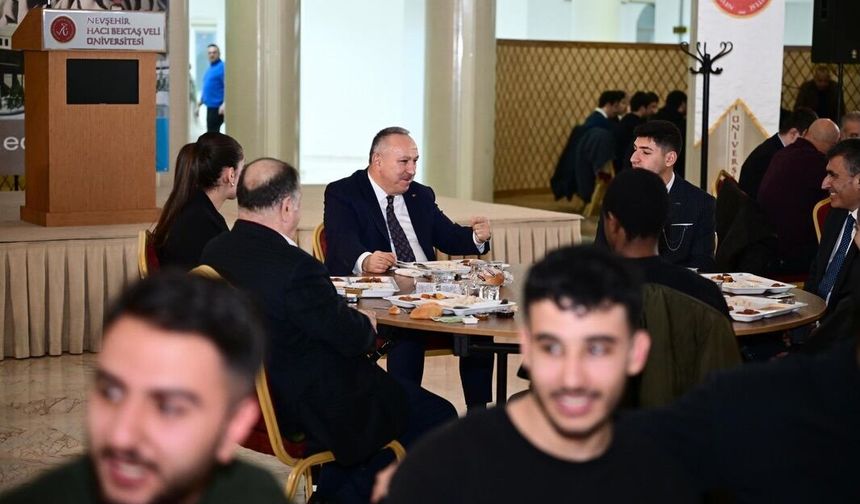 NEVÜ’de üniversite öğrencileriyle iftar buluşması