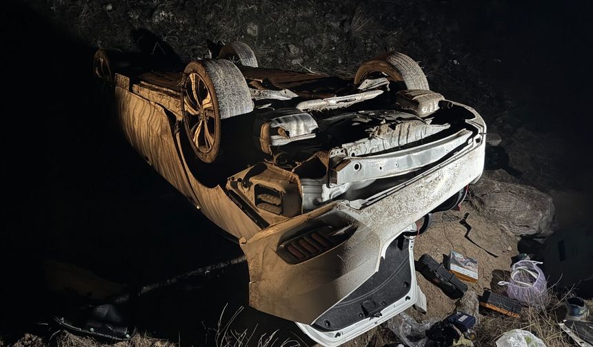 Kaygan Yolda Feci Kaza! 4 Kişi Yaralandı