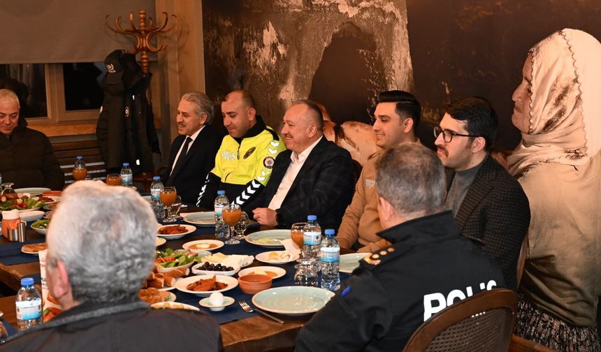 Nevşehir Valisi Fidan Son Sahurunu Güvenlik Güçleriyle Yaptı