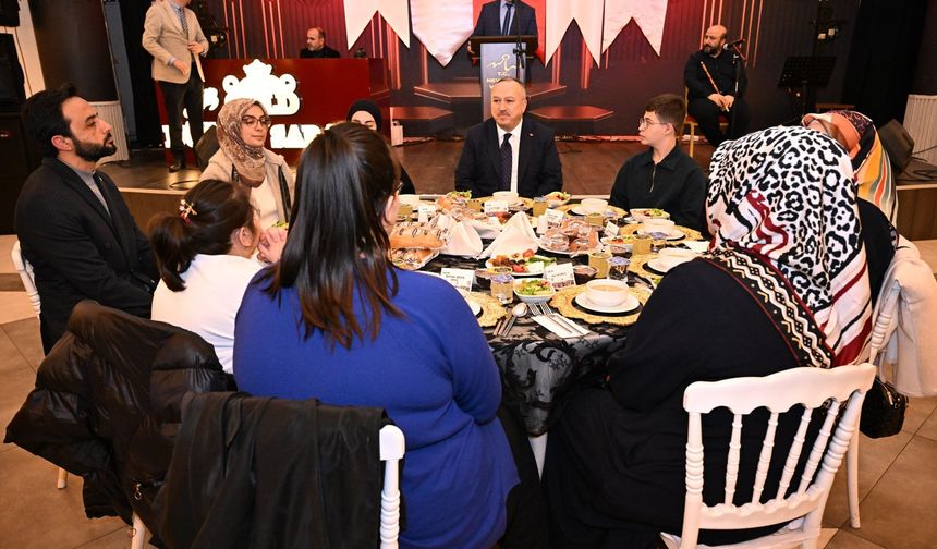 Vali Fidan Yetimlerle İftarda Buluştu