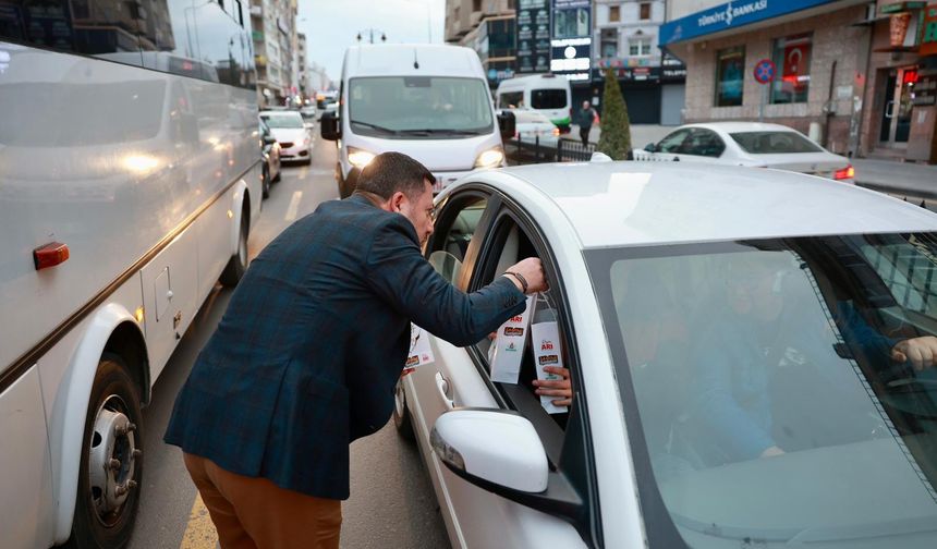 Nevşehir’de İftara Yetişemeyenlere Başkan Arı'dan İkram