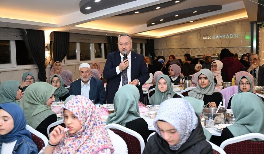 Vali Fidan, Hafız Adaylarıyla Aynı Sofrayı Paylaştı